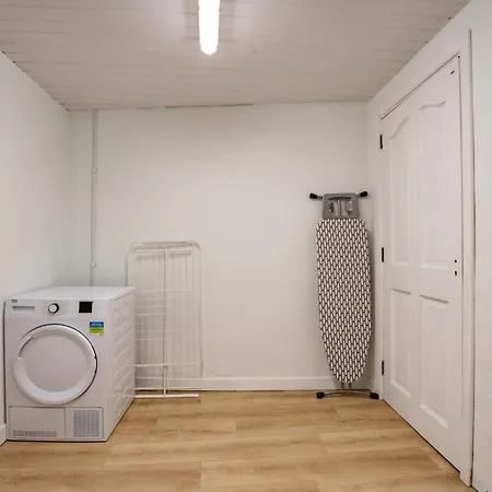 Flexistays - Private En-suite - Apart Otel Kinnegad